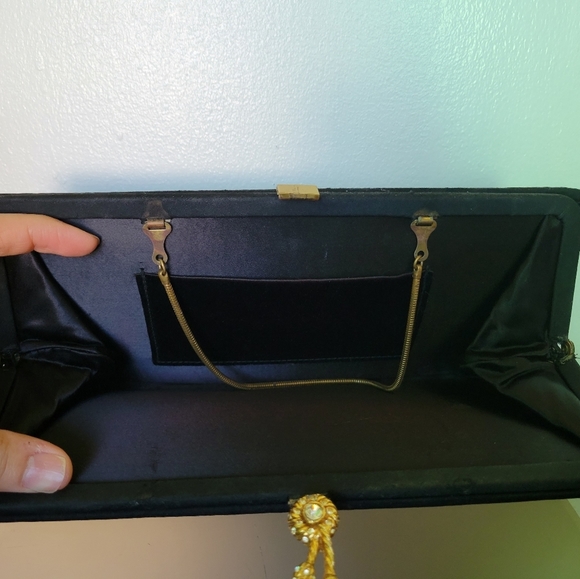 🦄 Vintage Satin Clutch - Picture 2 of 5